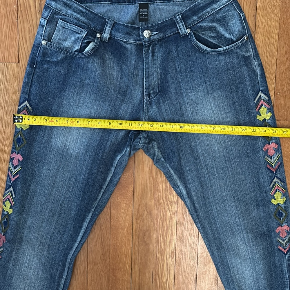 Ashley Stewart Western / Aztec embroidered intentionally weathered jeans - Picture 14 of 16